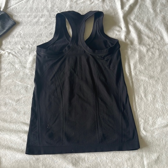 Athleta Momentum seamless tank - Picture 2 of 4